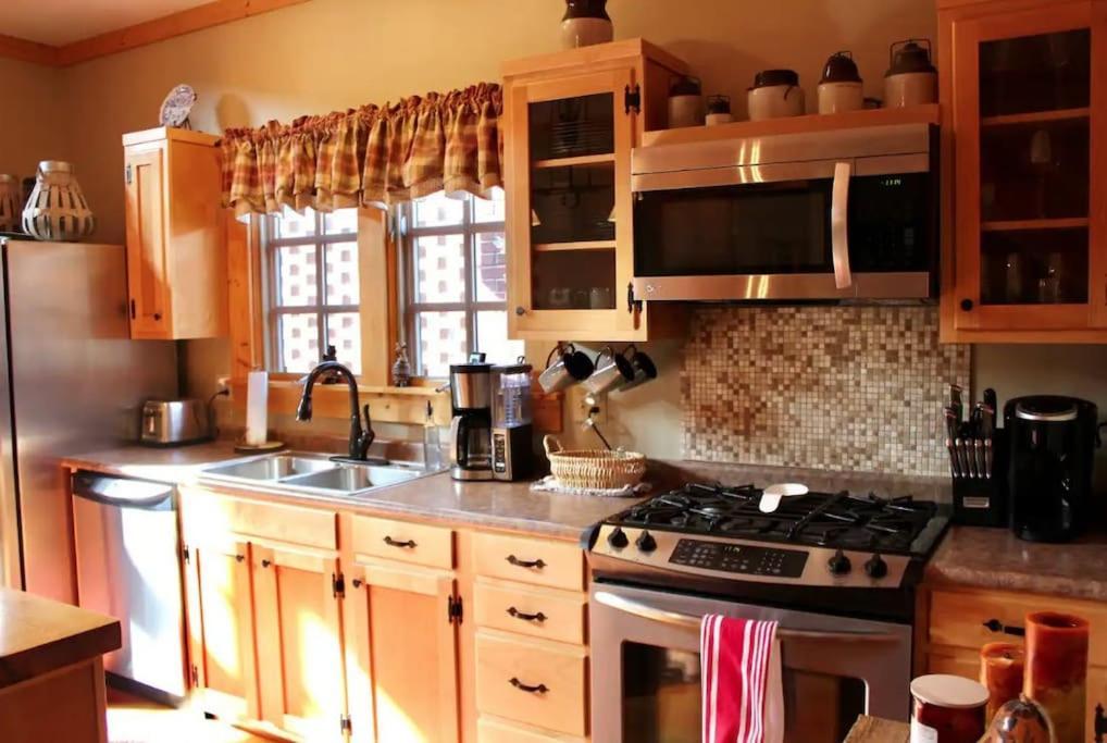 Quiet Getaway At Wayward Cottage Pisgah Exterior photo