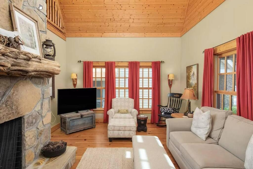 Quiet Getaway At Wayward Cottage Pisgah Exterior photo
