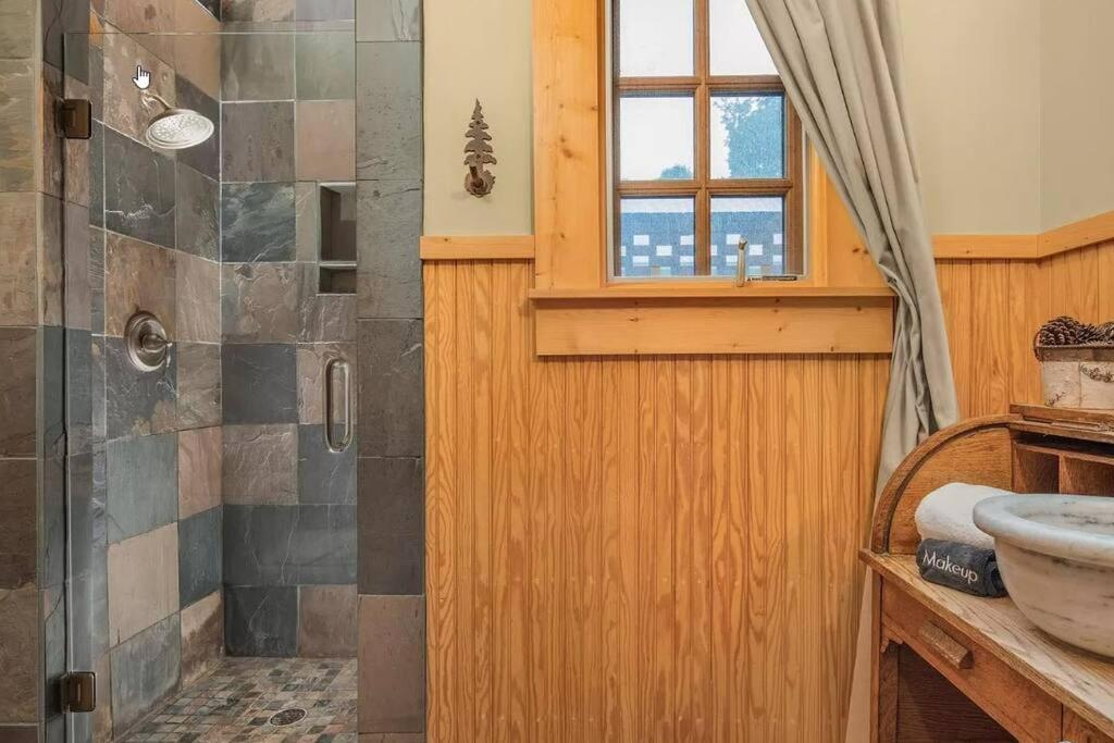 Quiet Getaway At Wayward Cottage Pisgah Exterior photo