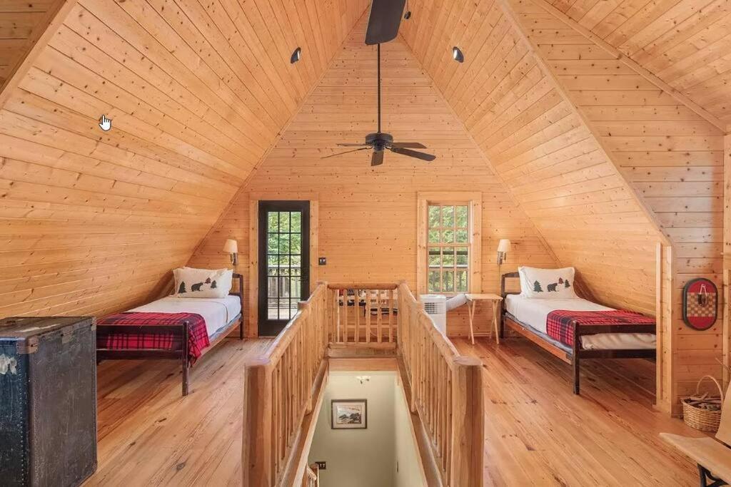 Quiet Getaway At Wayward Cottage Pisgah Exterior photo